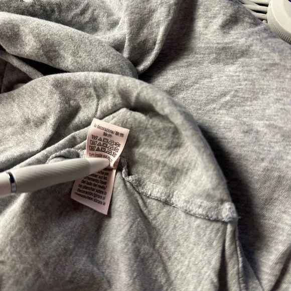 Victoria secret grey 100% cotton top with silver logo women’s size m/L - Picture 5 of 6